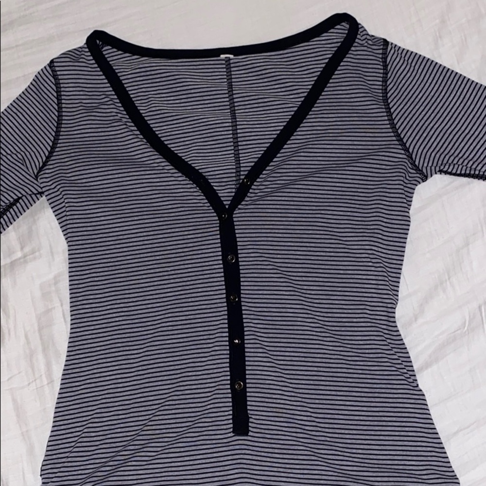 LULULEMON stripped long sleeve shirt size: m-l